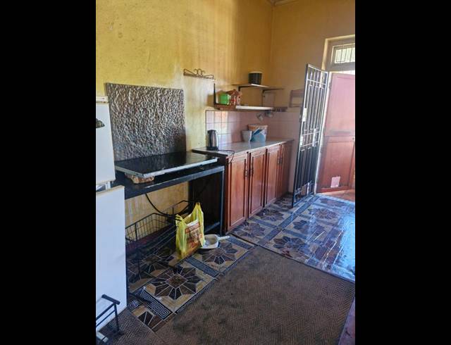 2 BEDROOM HOUSE FOR SALE IN BEZUIDENHOUT VALLEY